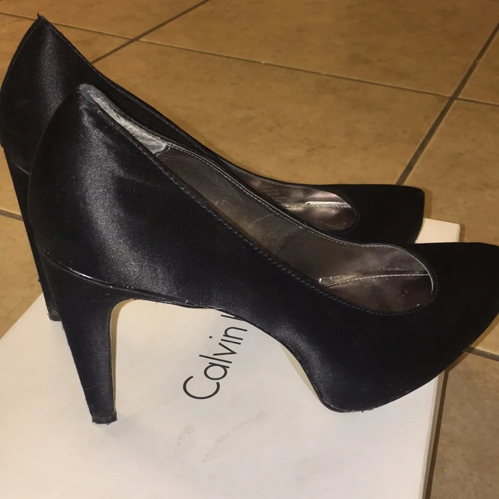 Calvin Klein; Satin. 8.5M